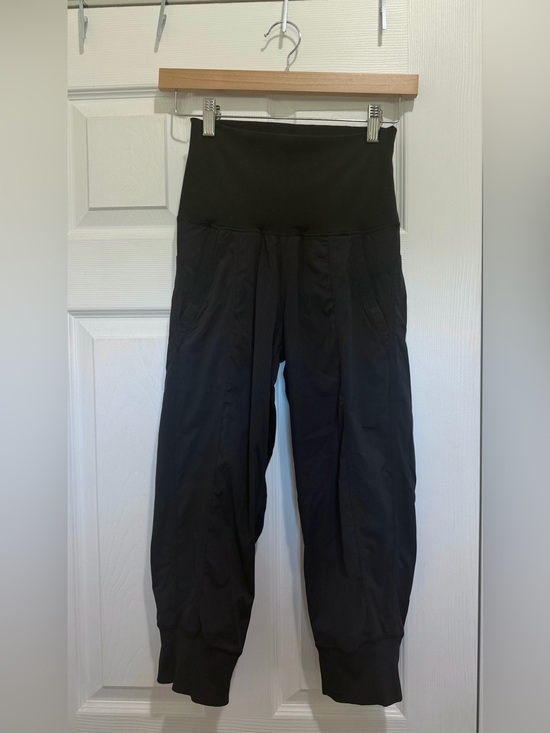 lululemon athletica Pants - Lululemon Size 2 Cropped Dance Studio Pants